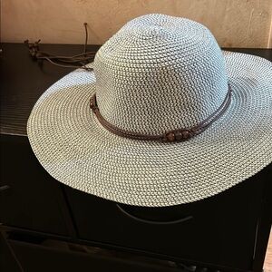 Stylish Women's Sun Hat with Brown Band